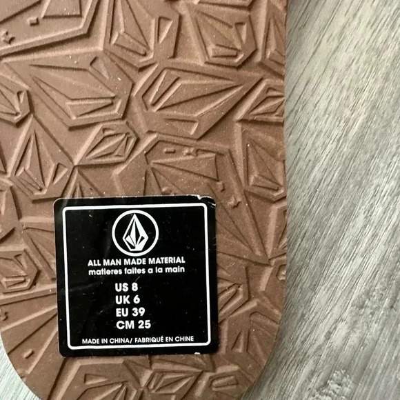 Volcom minimalistic flip flops NWT SZ 8 - Picture 4 of 4